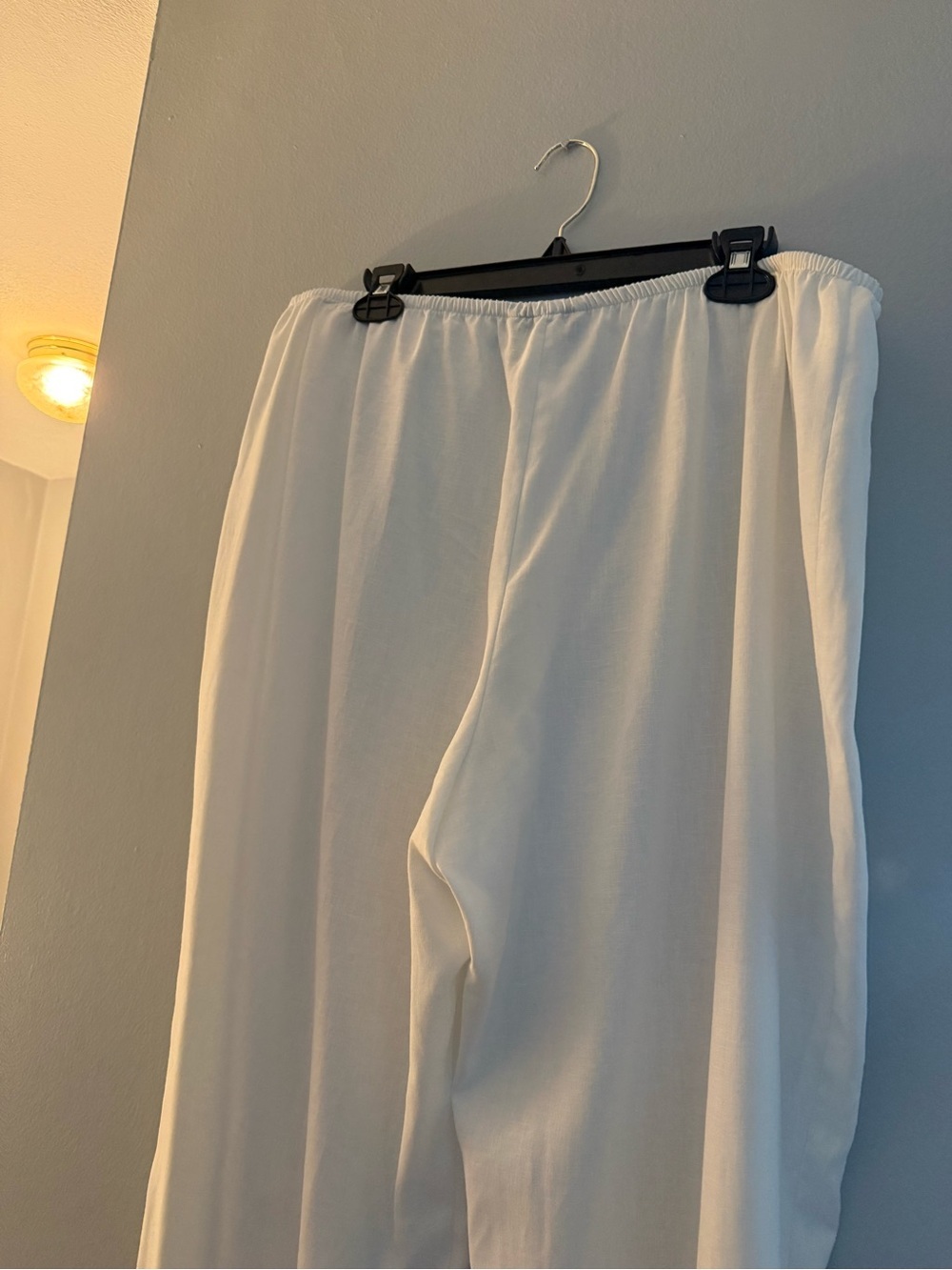 High-Rise Wide-Leg Pants in White - Picture 4 of 6